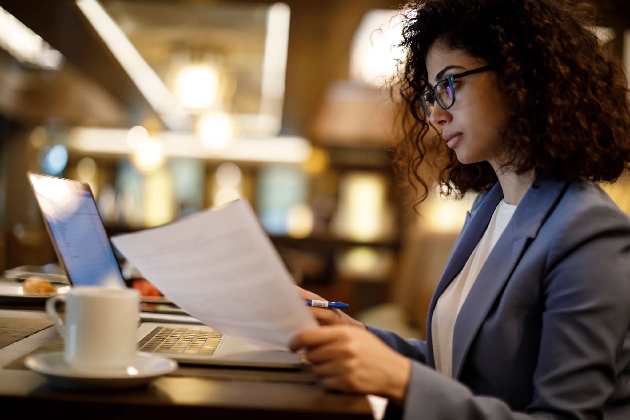 Woman working on her laptop in a cafe.