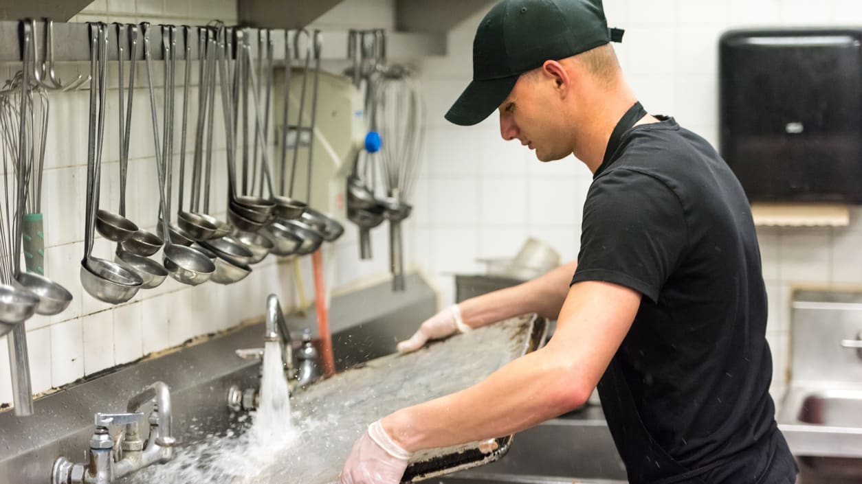 5 Business Lessons I Learned from Washing Dishes By Hand